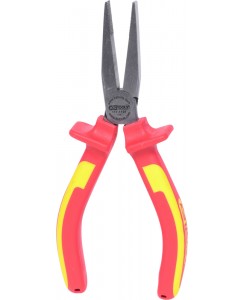 Pince à bec plat isolée à...