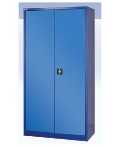 Armoire à portes battantes...