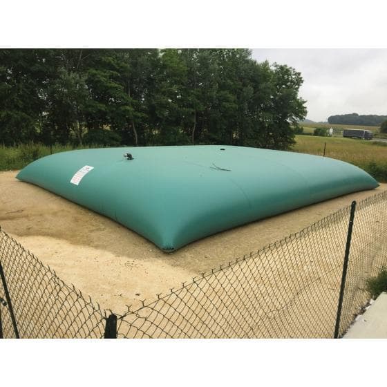 Réservoir souple fermé pour eaux d'extinction incendie, capacité 150 000 litres.