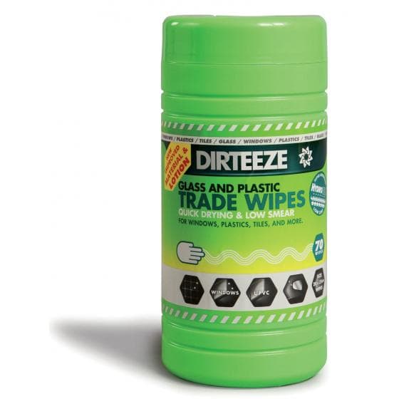Lingettes humides lisses pour vitres et plastiques.