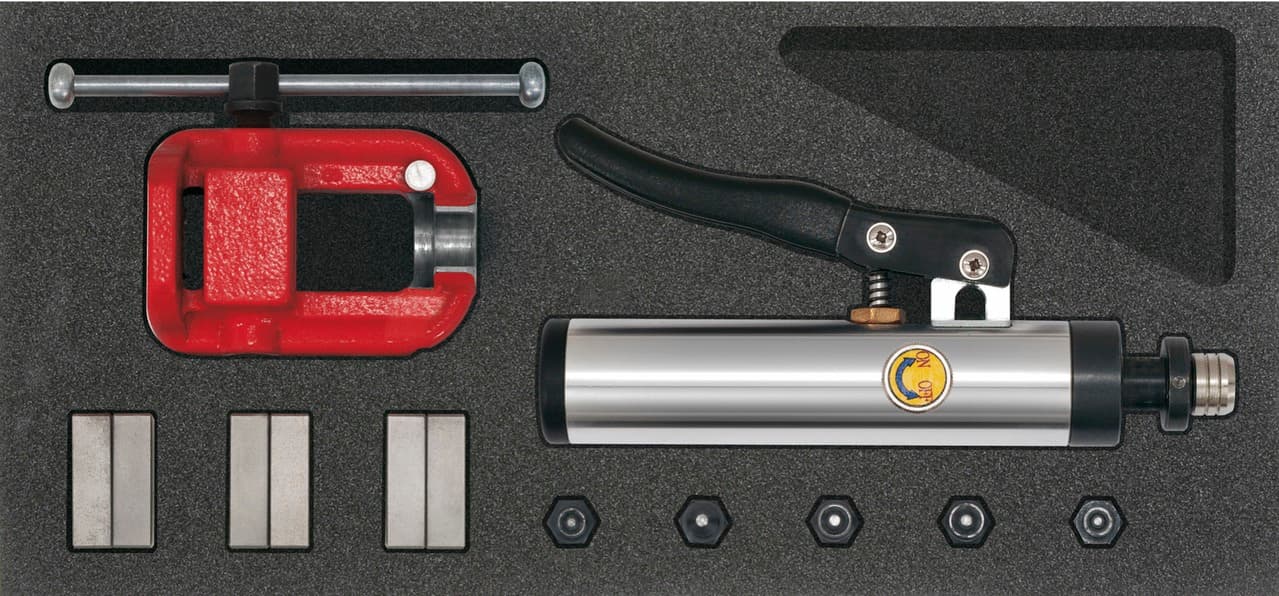 Module d'appareil à collets pour conduits de freinage avec vérin hydraulique