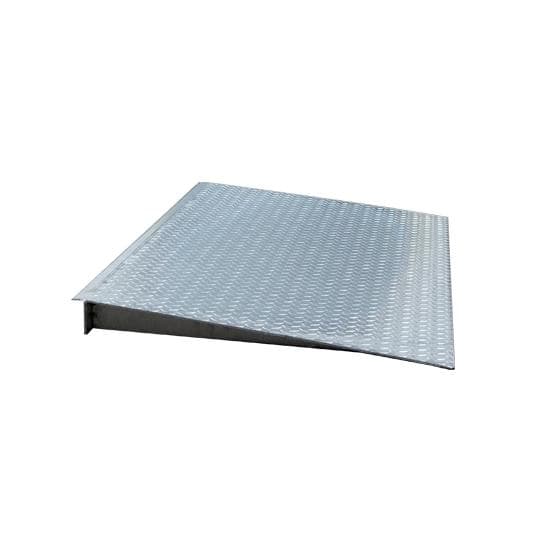 Rampe d'accès en tôle larmée galvanisée. Dimensions : 1350 x 700 x 80 mm -